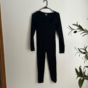 Full body long sleeve and pant body suit size m